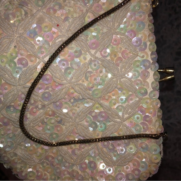 Elegant white  Clutch with Iridescent Sequins and Gold Frame made by Du Val. - Picture 4 of 8